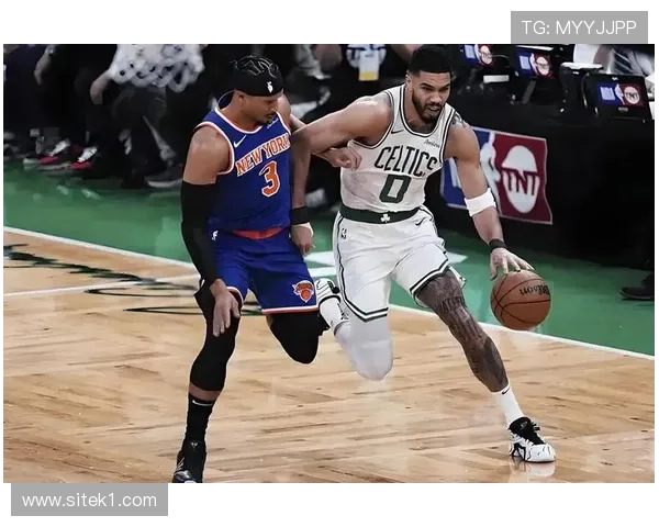 威廉姆斯挡拆掩护持续为塔图姆拉开外线空间