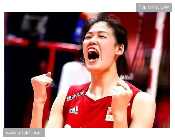 李盈莹赛场上拼到断指，休息时却像贵妇捧着咖啡聊八卦？