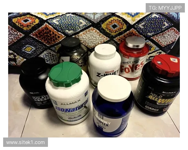 汪顺家的冰箱里塞满蛋白粉，连饮料都是按毫升算的