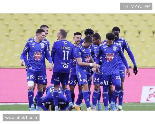 维拉蒂与罗德里：控球中枢分化，一人更倚重短传渗透，一人趋向纵深调度