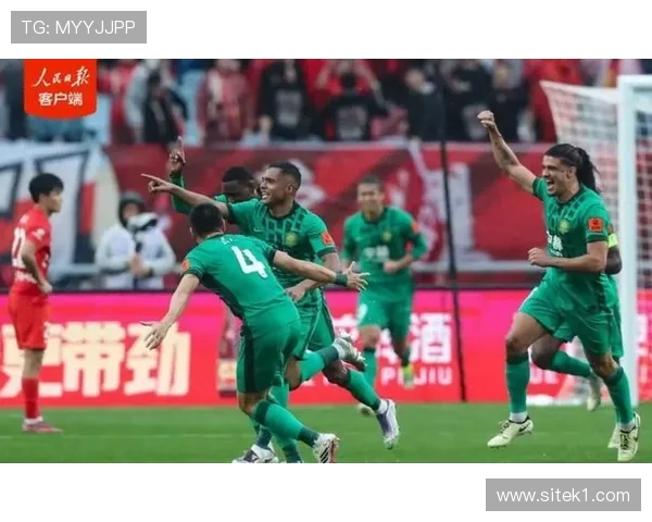 北京国安的节奏问题，本质是中场功能重叠