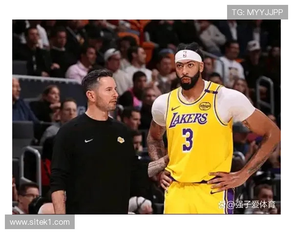 巴郎·戴维斯高效突破拉开进攻空档提升球队快攻节奏