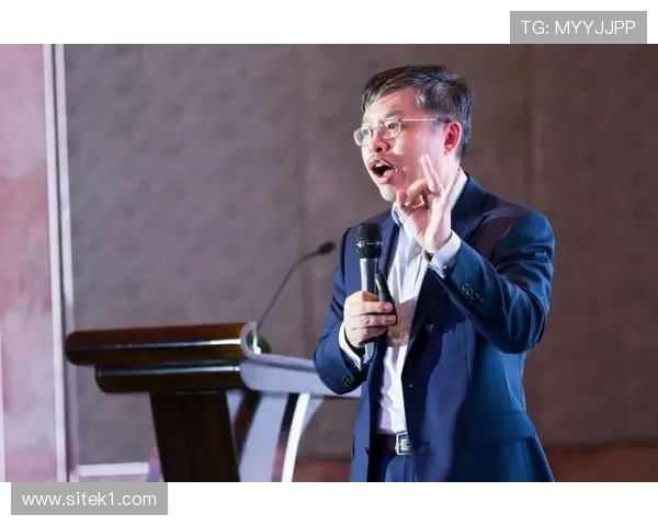 郭昊文训练室堆满名牌球鞋，普通人怀疑这是谁家地下财富发布会